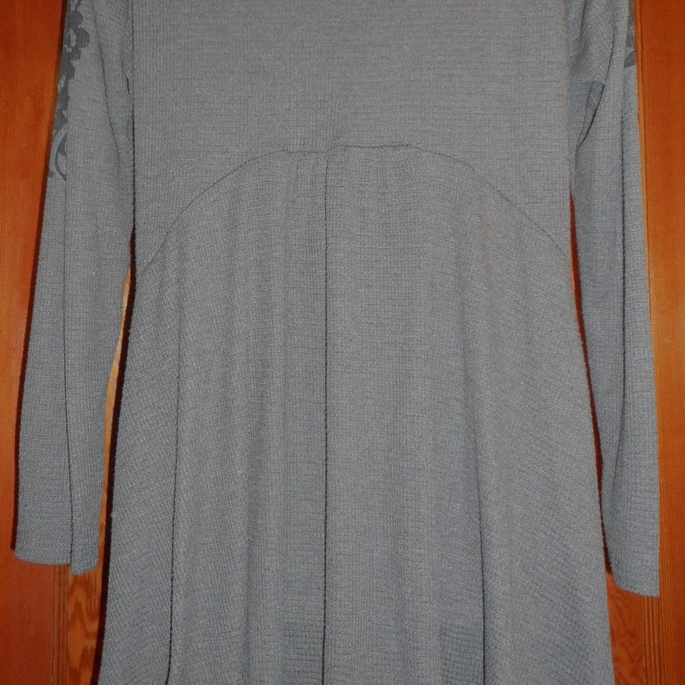 Gray Top by Unity - Picture 3 of 5